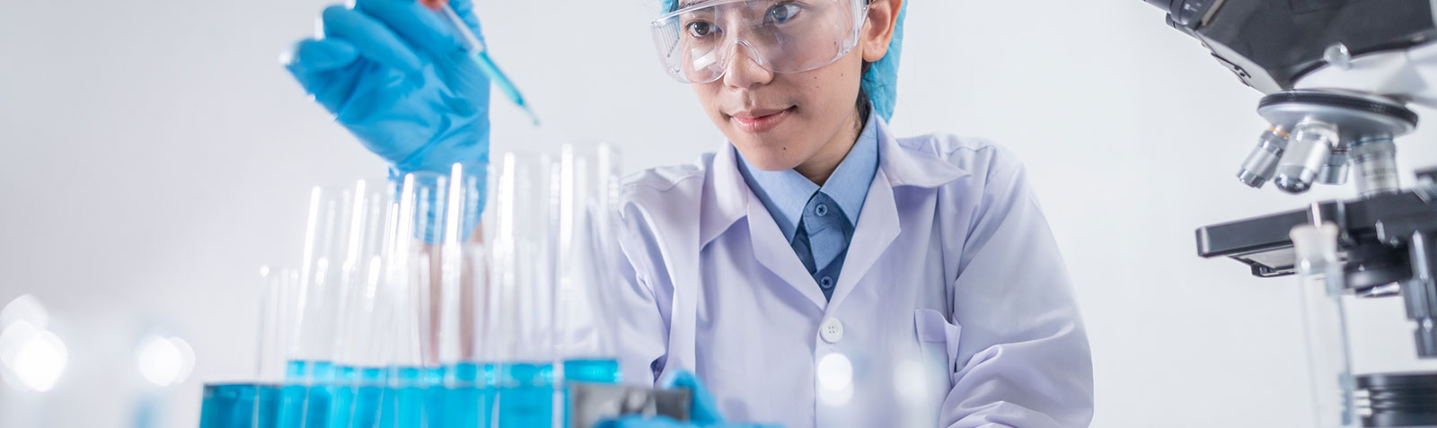   浙江化工可提供醫(yī)藥化工品路線研發(fā)、工藝路線優(yōu)化等專業(yè)技術(shù)支持服務(wù)，主要致力于技術(shù)壁壘高、難度大、附加值高的有機(jī)中間體和醫(yī)藥原料藥的工藝開發(fā)、優(yōu)化及雜質(zhì)定性等研究。浙江化工具有一支經(jīng)驗(yàn)豐富的專家隊(duì)伍，致力于解決合成工藝方面的難題，為您提供技術(shù)支持。
<br>
我們長(zhǎng)期致力于為各大藥企、科研機(jī)構(gòu)提供有機(jī)化學(xué)定制合成服務(wù)。主要針對(duì)醫(yī)藥、化工等領(lǐng)域的有機(jī)合成產(chǎn)品，為這些機(jī)構(gòu)提供新分子化學(xué)合成服務(wù)，解決這些研究機(jī)構(gòu)在開發(fā)新單體、新分子、新材料時(shí)所面臨的有機(jī)合成難題，加快研發(fā)進(jìn)度，節(jié)約研究經(jīng)費(fèi)，減少在化合物合成方面研究時(shí)間。